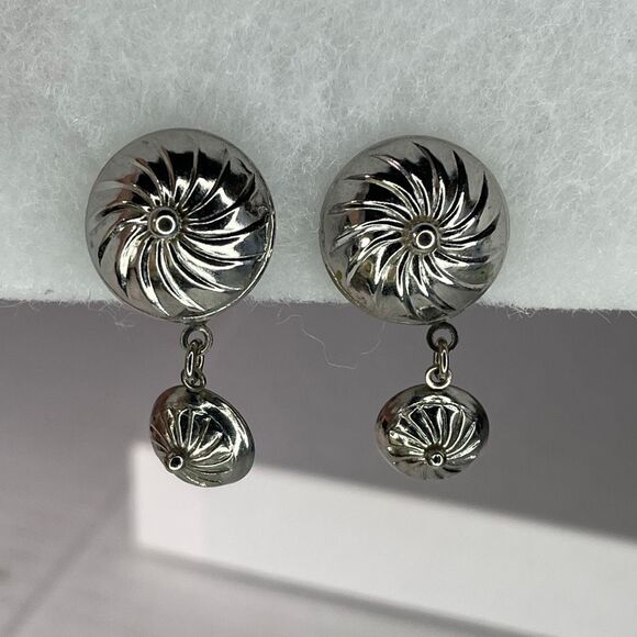 Vintage swirl dangle silver tone  screwback style earrings - Picture 1 of 5